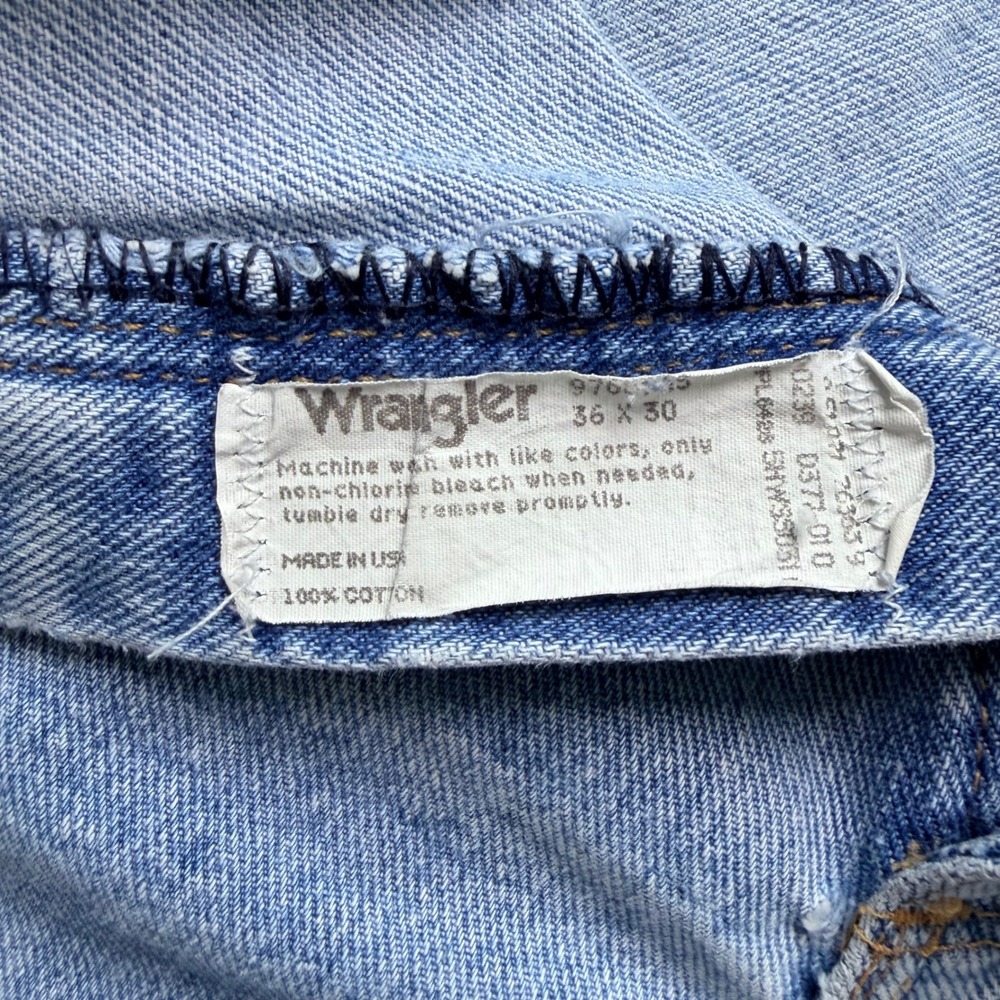 Vintage Wrangler Mens Light Wash Denim Jeans Made in USA 36x30 (35x29) Blue - Picture 5 of 7